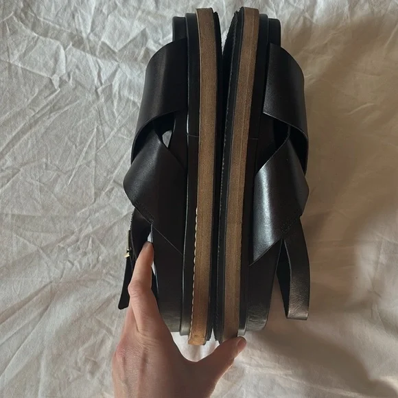 Like new - Alohas Leather Marshmallow Sandals - Picture 5 of 10